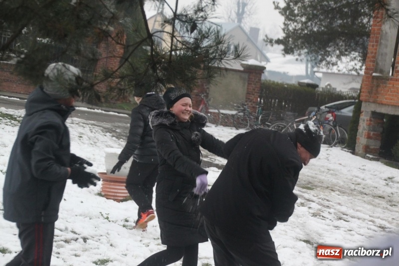 Zdjęcie w galerii na portalu naszraciborz.pl: Święty Mikołaj spotkał się z mieszkańcami Wojnowic wiadomości z regionu