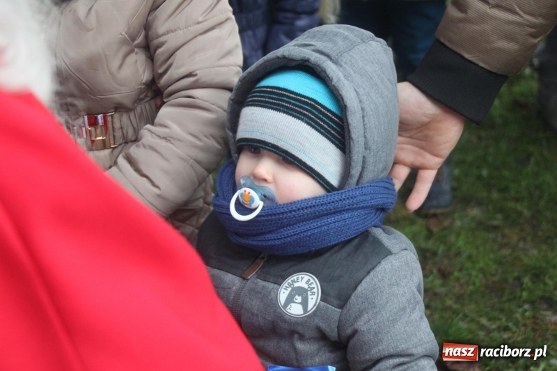 Zdjęcie w galerii na portalu naszraciborz.pl: Święty Mikołaj spotkał się z mieszkańcami Wojnowic wiadomości z regionu