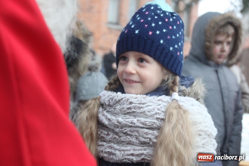 Zdjęcie w galerii na portalu naszraciborz.pl: Święty Mikołaj spotkał się z mieszkańcami Wojnowic wiadomości z regionu