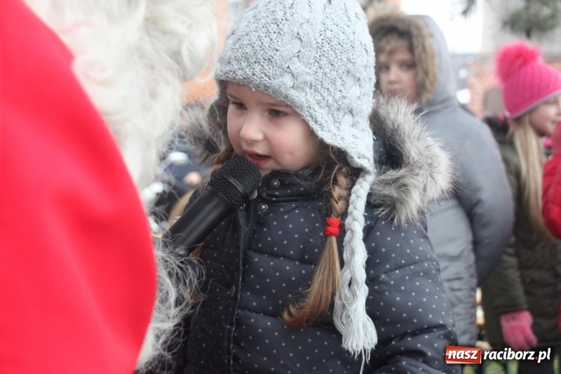 Zdjęcie w galerii na portalu naszraciborz.pl: Święty Mikołaj spotkał się z mieszkańcami Wojnowic wiadomości z regionu