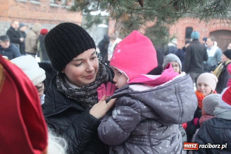 Zdjęcie w galerii na portalu naszraciborz.pl: Święty Mikołaj spotkał się z mieszkańcami Wojnowic wiadomości z regionu