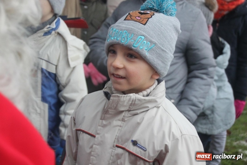 Zdjęcie w galerii na portalu naszraciborz.pl: Święty Mikołaj spotkał się z mieszkańcami Wojnowic wiadomości z regionu