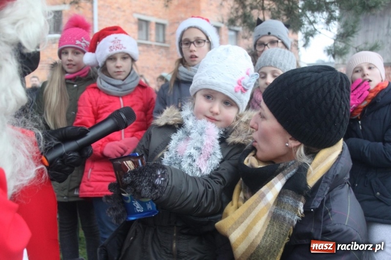 Zdjęcie w galerii na portalu naszraciborz.pl: Święty Mikołaj spotkał się z mieszkańcami Wojnowic wiadomości z regionu