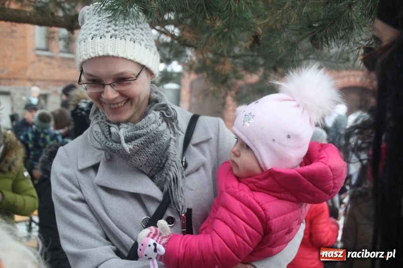 Zdjęcie w galerii na portalu naszraciborz.pl: Święty Mikołaj spotkał się z mieszkańcami Wojnowic wiadomości z regionu