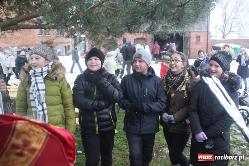 Zdjęcie w galerii na portalu naszraciborz.pl: Święty Mikołaj spotkał się z mieszkańcami Wojnowic wiadomości z regionu