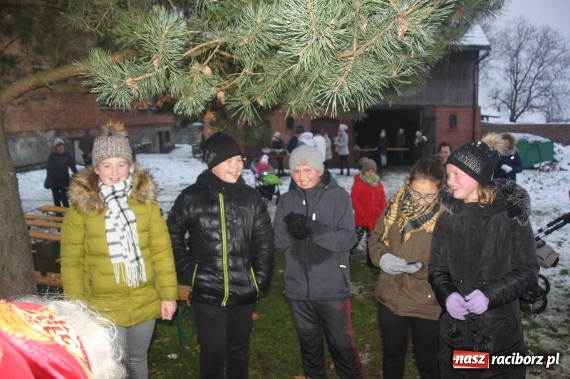 Zdjęcie w galerii na portalu naszraciborz.pl: Święty Mikołaj spotkał się z mieszkańcami Wojnowic wiadomości z regionu