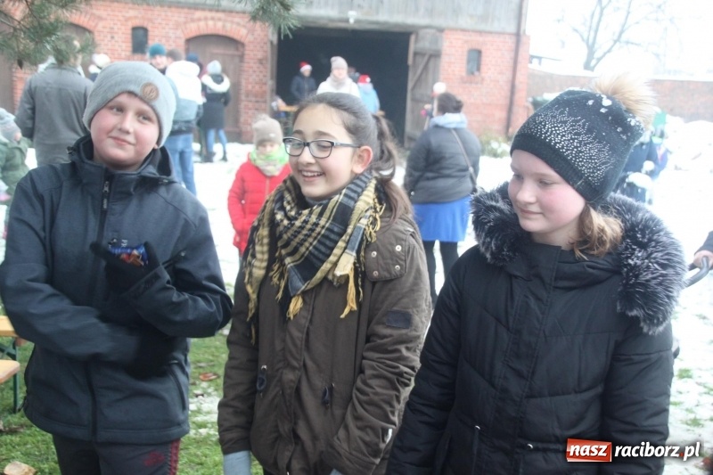 Zdjęcie w galerii na portalu naszraciborz.pl: Święty Mikołaj spotkał się z mieszkańcami Wojnowic wiadomości z regionu