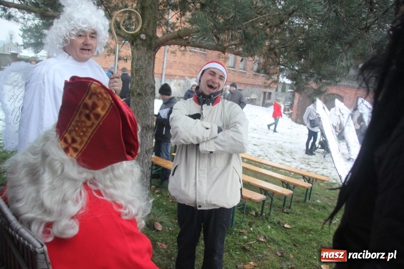 Zdjęcie w galerii na portalu naszraciborz.pl: Święty Mikołaj spotkał się z mieszkańcami Wojnowic wiadomości z regionu