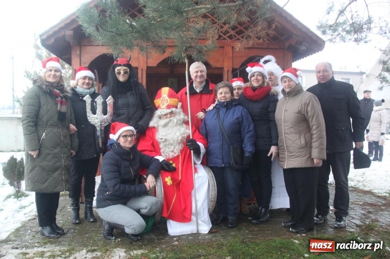 Zdjęcie w galerii na portalu naszraciborz.pl: Święty Mikołaj spotkał się z mieszkańcami Wojnowic wiadomości z regionu