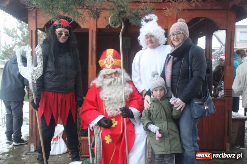 Zdjęcie w galerii na portalu naszraciborz.pl: Święty Mikołaj spotkał się z mieszkańcami Wojnowic wiadomości z regionu