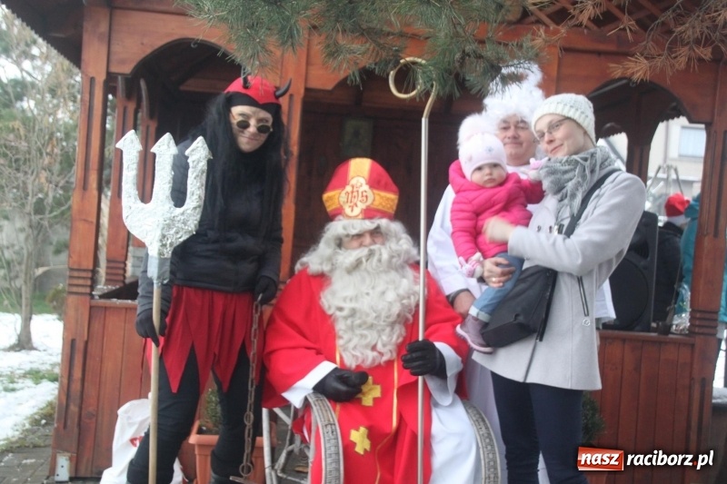 Zdjęcie w galerii na portalu naszraciborz.pl: Święty Mikołaj spotkał się z mieszkańcami Wojnowic wiadomości z regionu