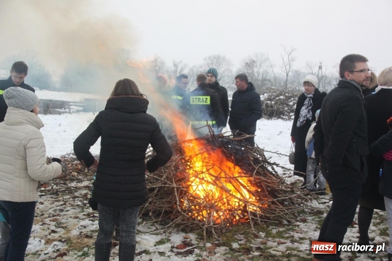 Zdjęcie w galerii na portalu naszraciborz.pl: Święty Mikołaj spotkał się z mieszkańcami Wojnowic wiadomości z regionu