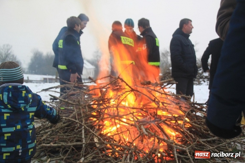 Zdjęcie w galerii na portalu naszraciborz.pl: Święty Mikołaj spotkał się z mieszkańcami Wojnowic wiadomości z regionu