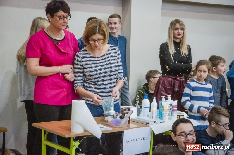 Zdjęcie w galerii na portalu naszraciborz.pl: Integracja, nie segregacja. Międzynarodowy Dzień Osób Niepełnosprawnych w SP1 wiadomości z regionu