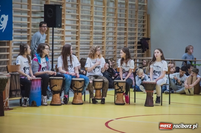 Zdjęcie w galerii na portalu naszraciborz.pl: Integracja, nie segregacja. Międzynarodowy Dzień Osób Niepełnosprawnych w SP1 wiadomości z regionu