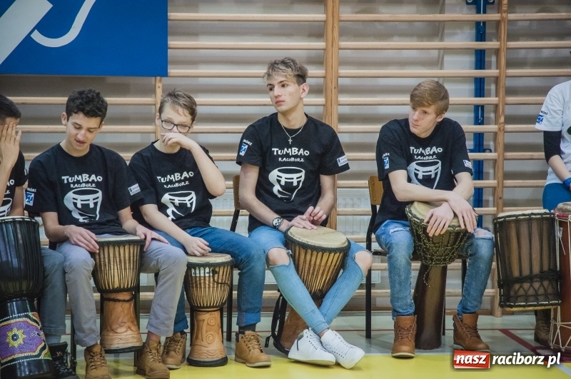 Zdjęcie w galerii na portalu naszraciborz.pl: Integracja, nie segregacja. Międzynarodowy Dzień Osób Niepełnosprawnych w SP1 wiadomości z regionu