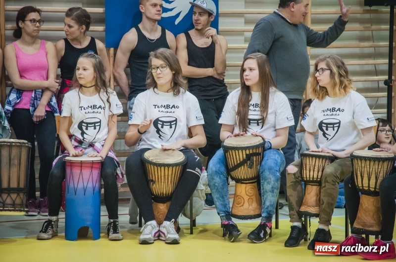 Zdjęcie w galerii na portalu naszraciborz.pl: Integracja, nie segregacja. Międzynarodowy Dzień Osób Niepełnosprawnych w SP1 wiadomości z regionu