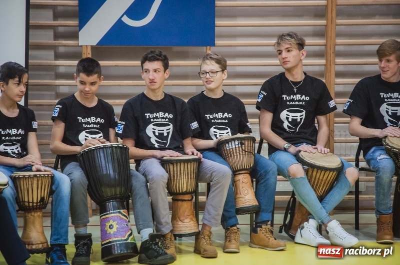 Zdjęcie w galerii na portalu naszraciborz.pl: Integracja, nie segregacja. Międzynarodowy Dzień Osób Niepełnosprawnych w SP1 wiadomości z regionu