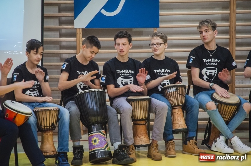 Zdjęcie w galerii na portalu naszraciborz.pl: Integracja, nie segregacja. Międzynarodowy Dzień Osób Niepełnosprawnych w SP1 wiadomości z regionu