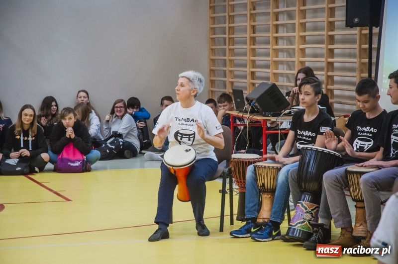 Zdjęcie w galerii na portalu naszraciborz.pl: Integracja, nie segregacja. Międzynarodowy Dzień Osób Niepełnosprawnych w SP1 wiadomości z regionu