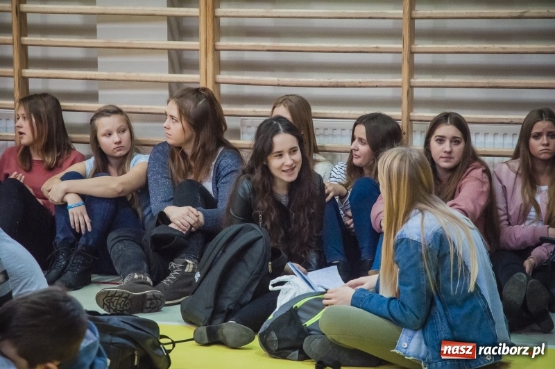 Zdjęcie w galerii na portalu naszraciborz.pl: Integracja, nie segregacja. Międzynarodowy Dzień Osób Niepełnosprawnych w SP1 wiadomości z regionu