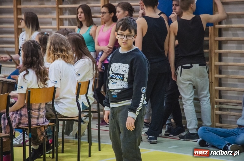 Zdjęcie w galerii na portalu naszraciborz.pl: Integracja, nie segregacja. Międzynarodowy Dzień Osób Niepełnosprawnych w SP1 wiadomości z regionu