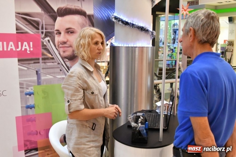 Zdjęcie w galerii na portalu naszraciborz.pl: Przyjdź na zakupy i znajdź pracę. Eko-Okna rekrutują w galeriach handlowych wiadomości z regionu