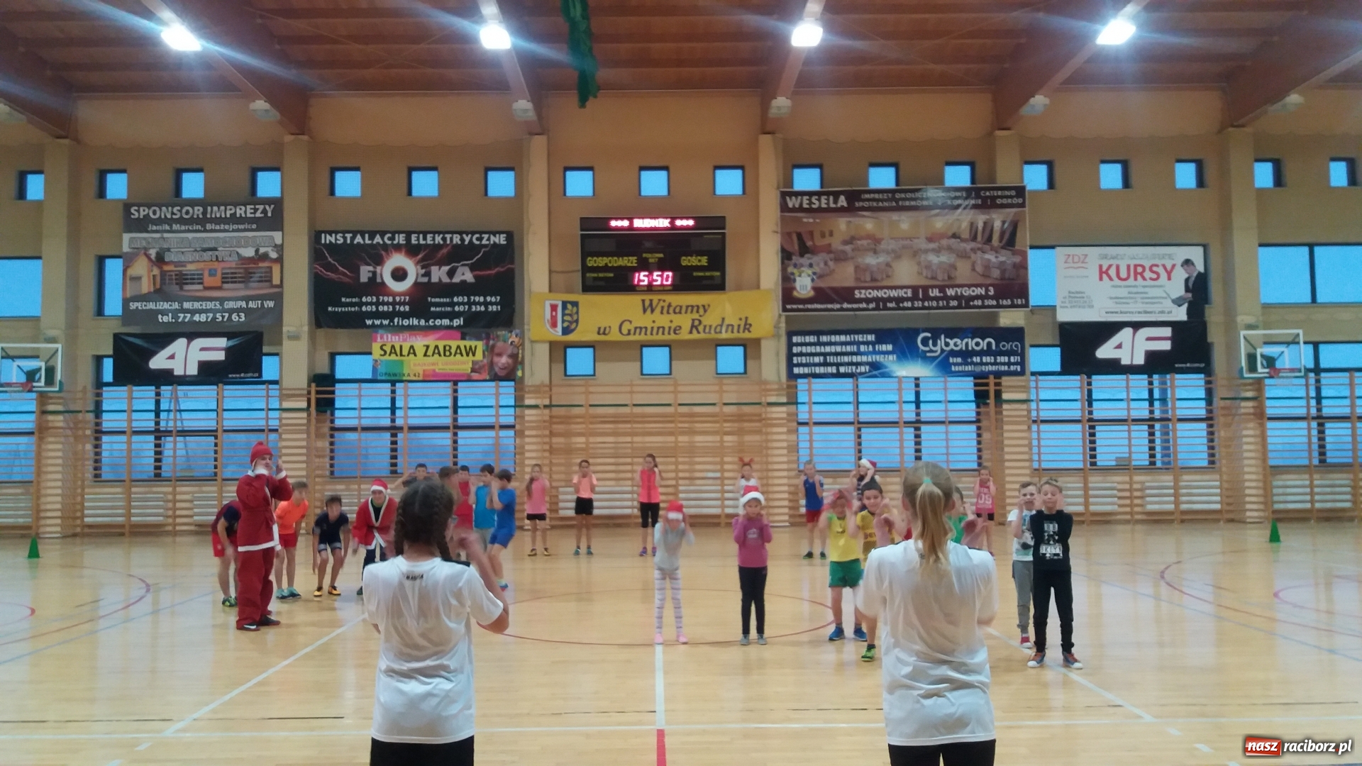 Zdjęcie w galerii na portalu naszraciborz.pl: Do Rudnika zawitał sportowy Mikołaj wiadomości z regionu