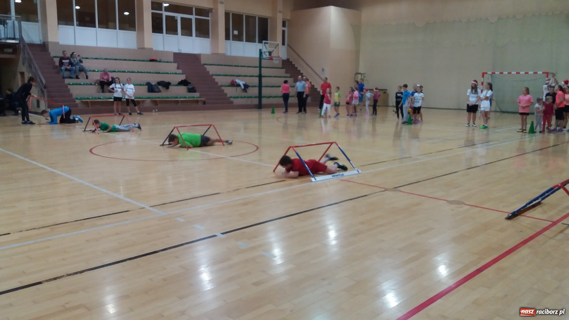 Zdjęcie w galerii na portalu naszraciborz.pl: Do Rudnika zawitał sportowy Mikołaj wiadomości z regionu