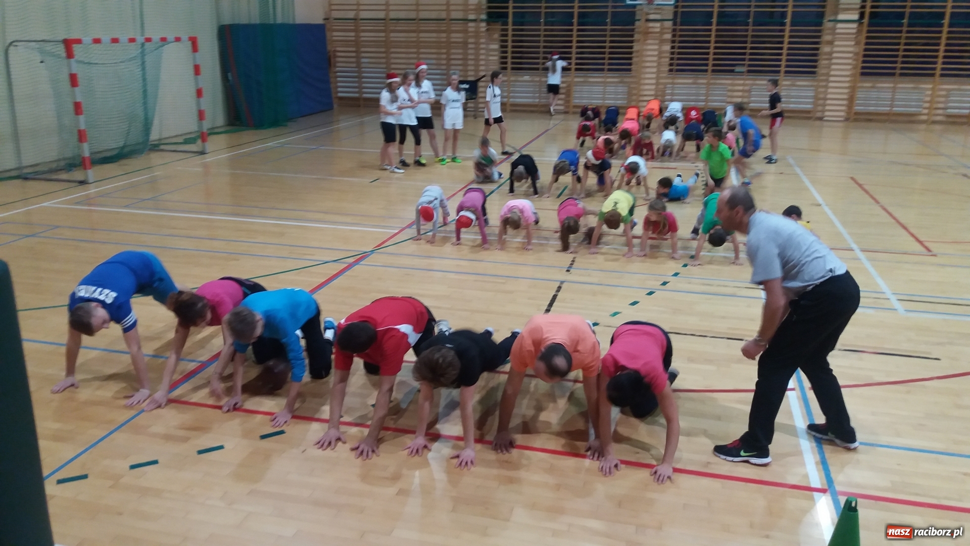 Zdjęcie w galerii na portalu naszraciborz.pl: Do Rudnika zawitał sportowy Mikołaj wiadomości z regionu