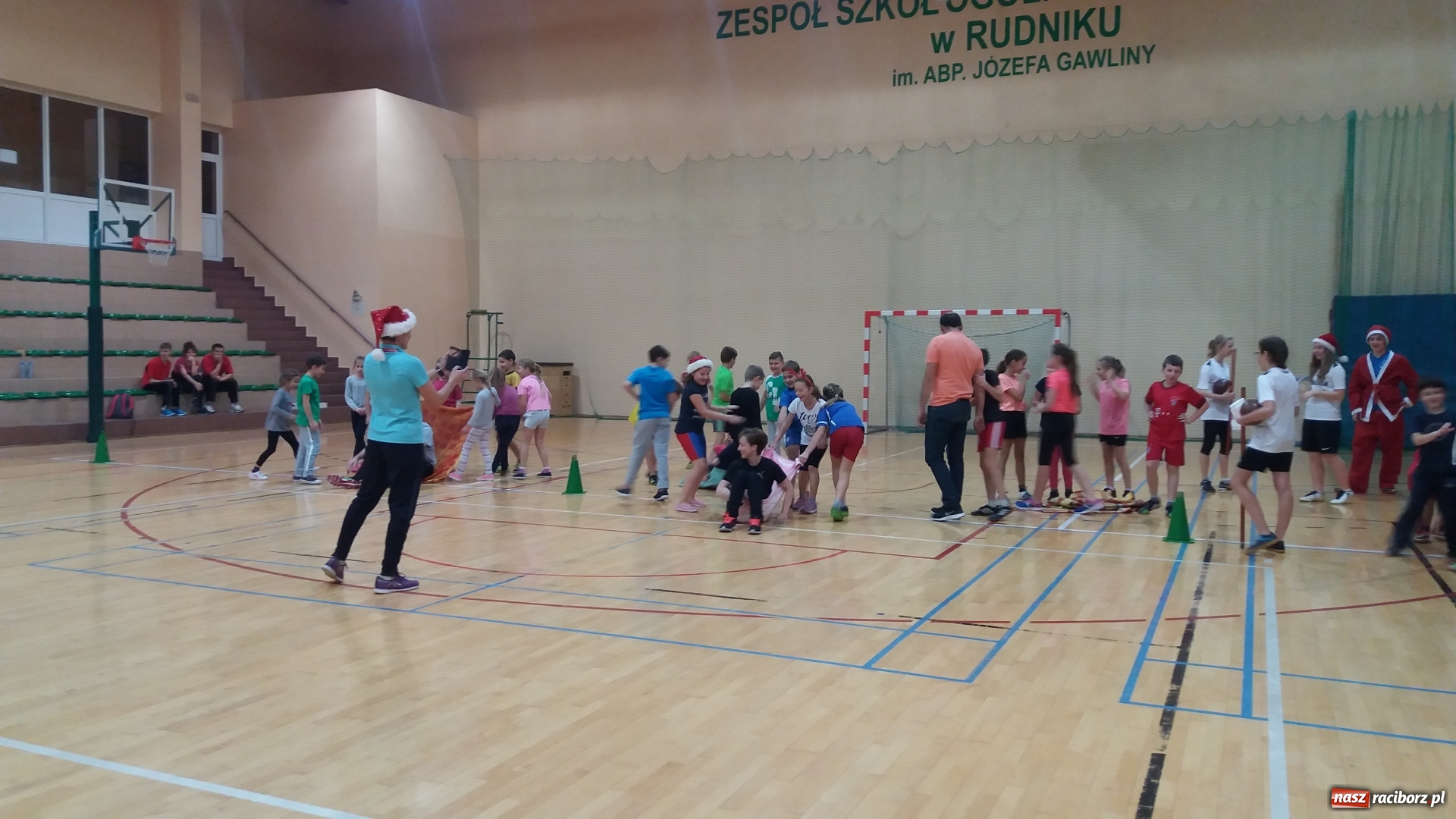 Zdjęcie w galerii na portalu naszraciborz.pl: Do Rudnika zawitał sportowy Mikołaj wiadomości z regionu