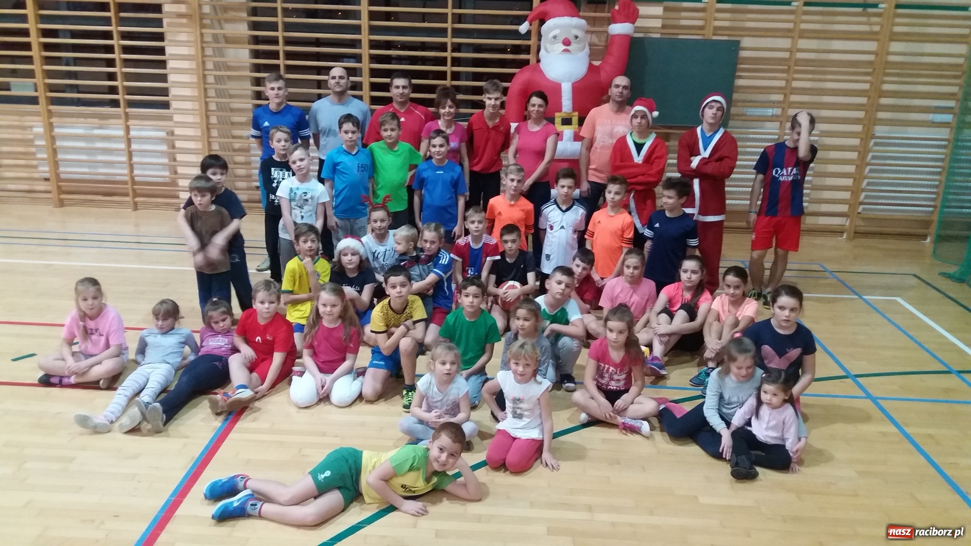 Zdjęcie w galerii na portalu naszraciborz.pl: Do Rudnika zawitał sportowy Mikołaj wiadomości z regionu