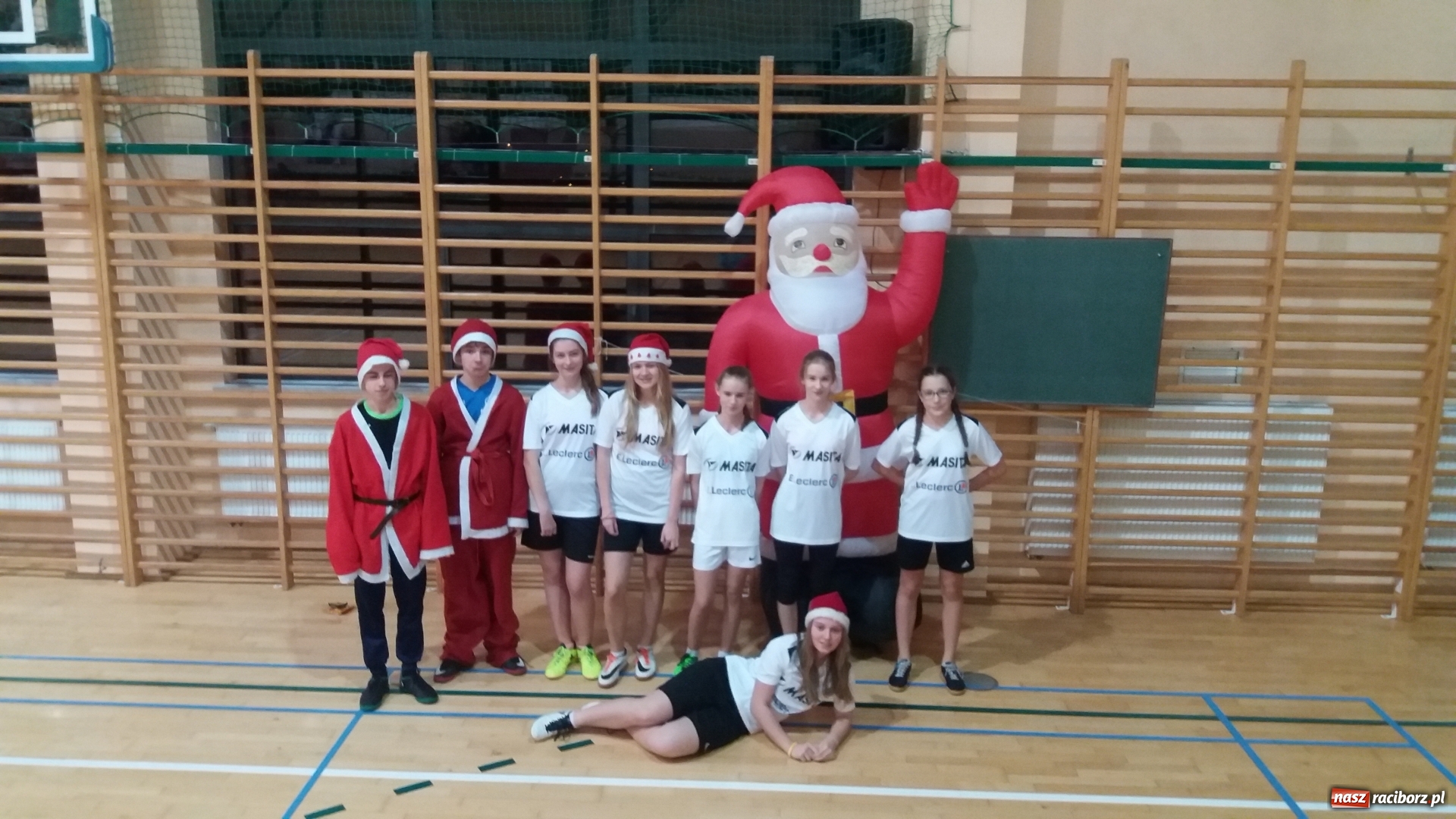 Zdjęcie w galerii na portalu naszraciborz.pl: Do Rudnika zawitał sportowy Mikołaj wiadomości z regionu