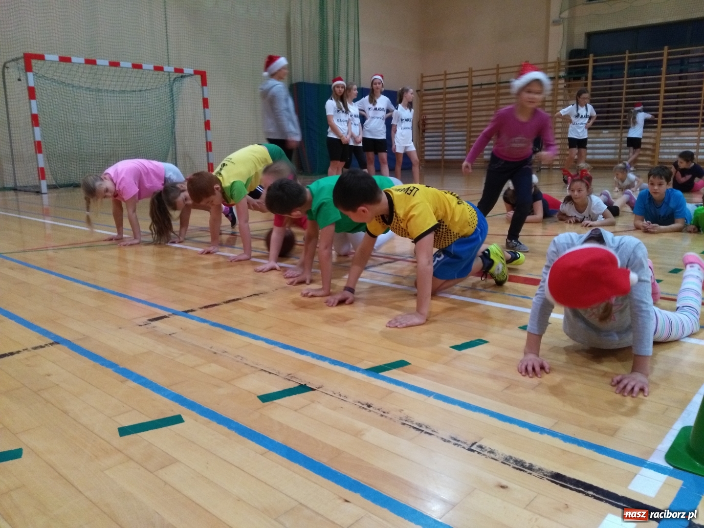 Zdjęcie w galerii na portalu naszraciborz.pl: Do Rudnika zawitał sportowy Mikołaj wiadomości z regionu