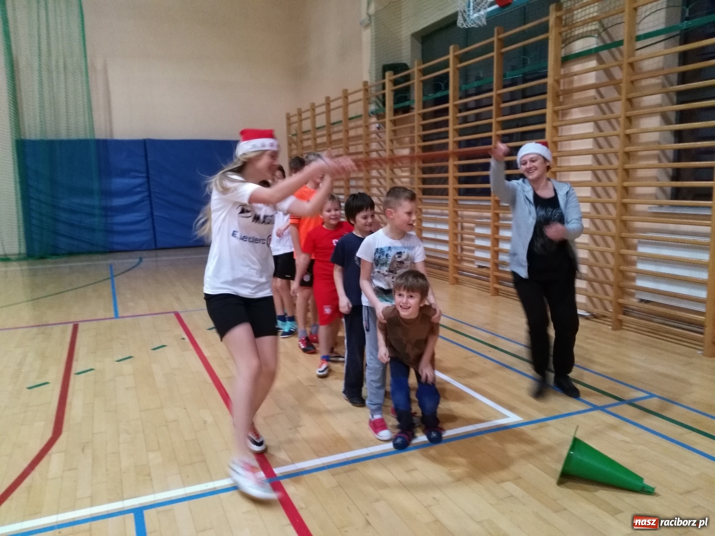 Zdjęcie w galerii na portalu naszraciborz.pl: Do Rudnika zawitał sportowy Mikołaj wiadomości z regionu
