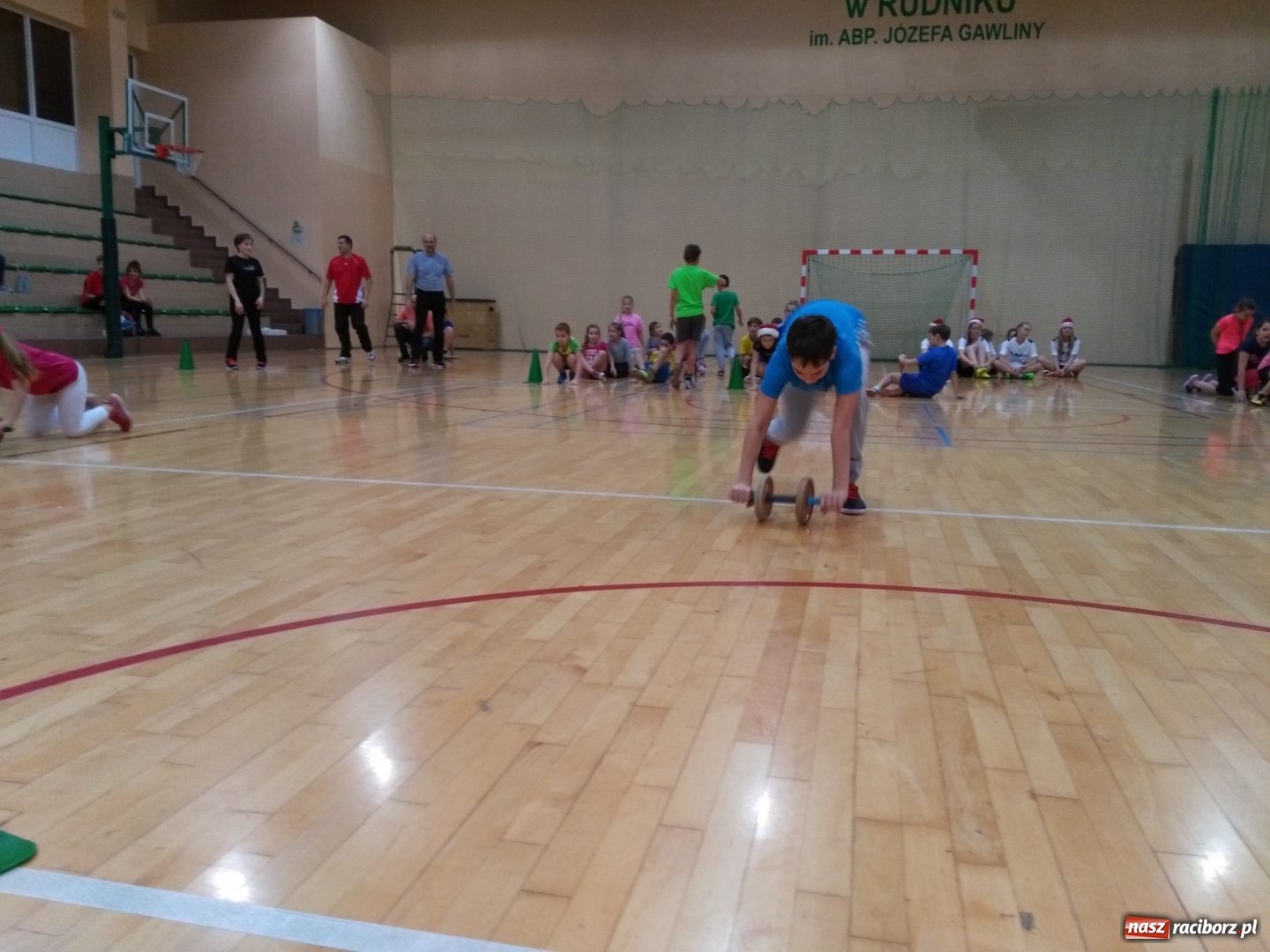 Zdjęcie w galerii na portalu naszraciborz.pl: Do Rudnika zawitał sportowy Mikołaj wiadomości z regionu