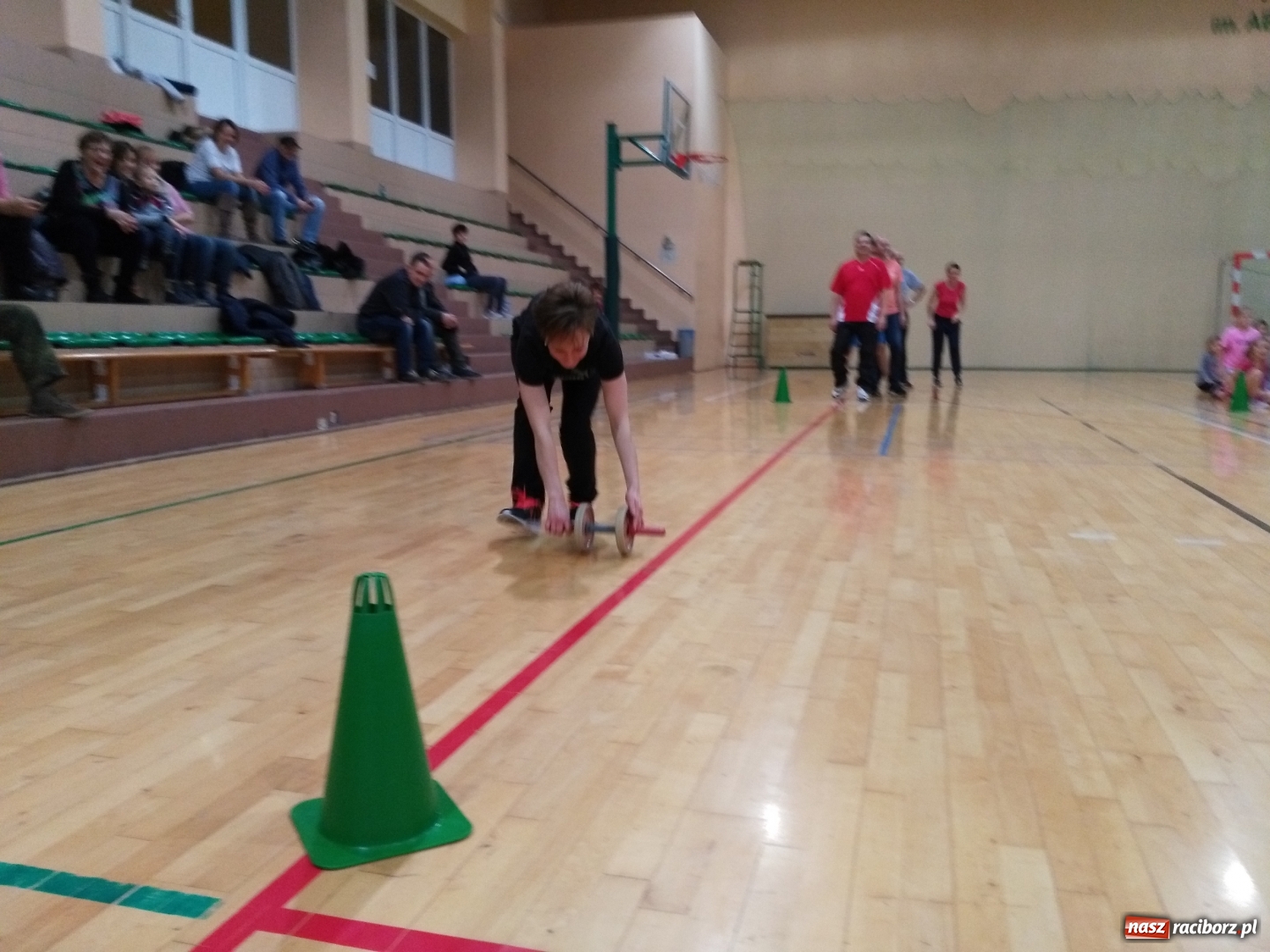 Zdjęcie w galerii na portalu naszraciborz.pl: Do Rudnika zawitał sportowy Mikołaj wiadomości z regionu