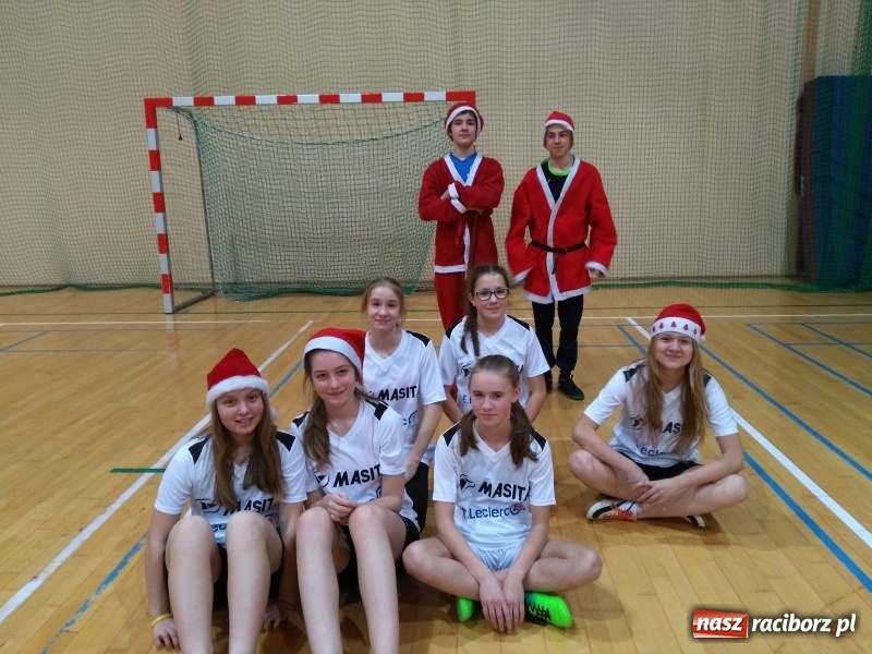 Zdjęcie w galerii na portalu naszraciborz.pl: Do Rudnika zawitał sportowy Mikołaj wiadomości z regionu