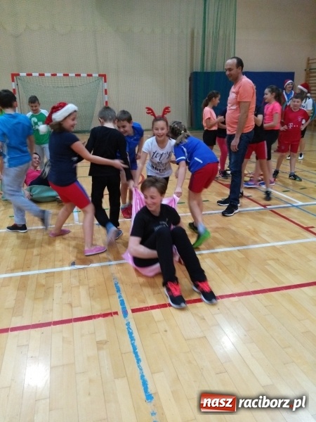 Zdjęcie w galerii na portalu naszraciborz.pl: Do Rudnika zawitał sportowy Mikołaj wiadomości z regionu