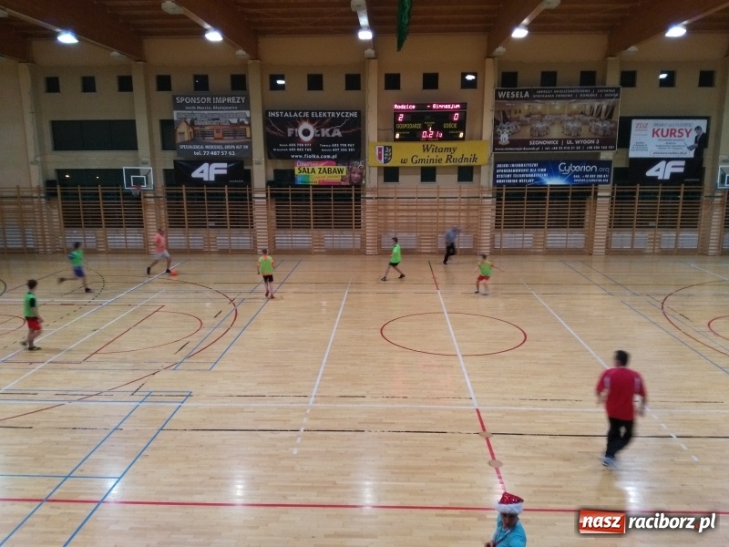 Zdjęcie w galerii na portalu naszraciborz.pl: Do Rudnika zawitał sportowy Mikołaj wiadomości z regionu