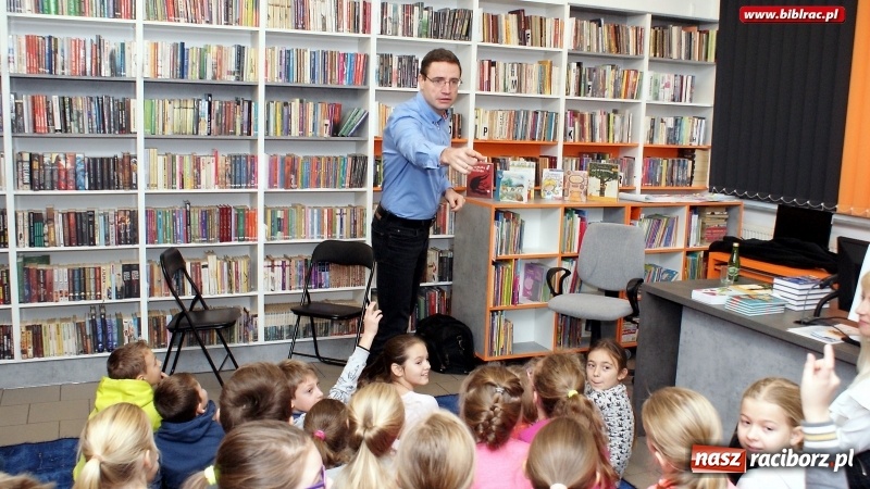 Zdjęcie w galerii na portalu naszraciborz.pl: Pisarz Paweł Beręsewicz spotkał się z czytelnikami w Markowicach wiadomości z regionu