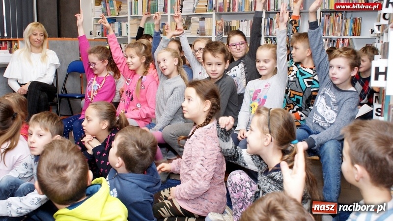 Zdjęcie w galerii na portalu naszraciborz.pl: Pisarz Paweł Beręsewicz spotkał się z czytelnikami w Markowicach wiadomości z regionu