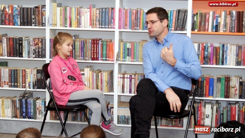 Zdjęcie w galerii na portalu naszraciborz.pl: Pisarz Paweł Beręsewicz spotkał się z czytelnikami w Markowicach wiadomości z regionu