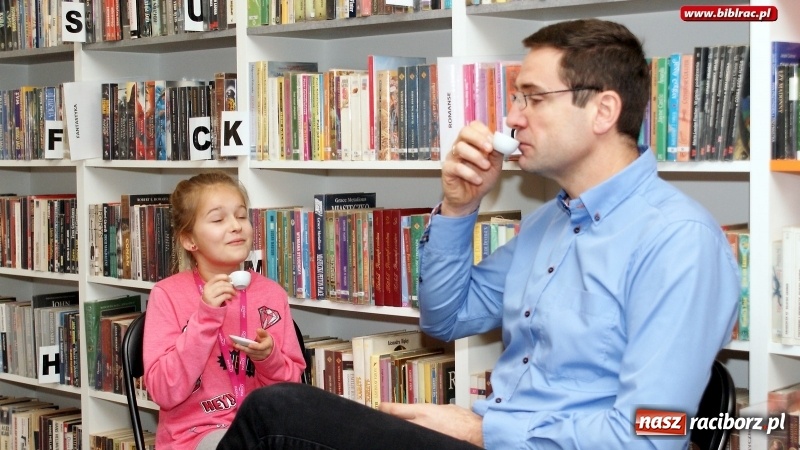 Zdjęcie w galerii na portalu naszraciborz.pl: Pisarz Paweł Beręsewicz spotkał się z czytelnikami w Markowicach wiadomości z regionu