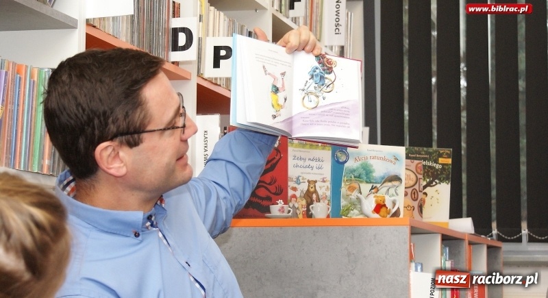 Zdjęcie w galerii na portalu naszraciborz.pl: Pisarz Paweł Beręsewicz spotkał się z czytelnikami w Markowicach wiadomości z regionu