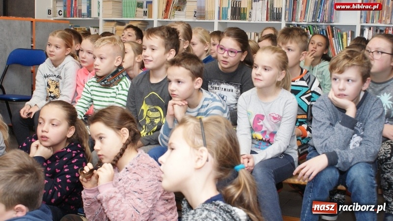 Zdjęcie w galerii na portalu naszraciborz.pl: Pisarz Paweł Beręsewicz spotkał się z czytelnikami w Markowicach wiadomości z regionu