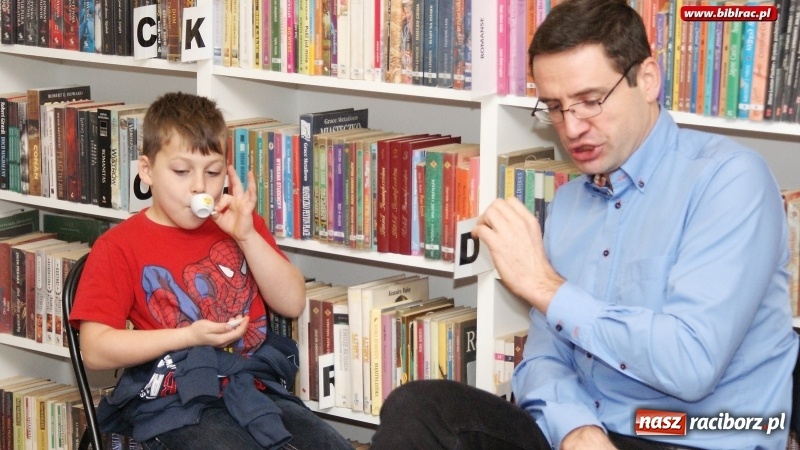 Zdjęcie w galerii na portalu naszraciborz.pl: Pisarz Paweł Beręsewicz spotkał się z czytelnikami w Markowicach wiadomości z regionu