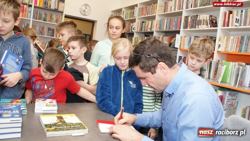 Zdjęcie w galerii na portalu naszraciborz.pl: Pisarz Paweł Beręsewicz spotkał się z czytelnikami w Markowicach wiadomości z regionu