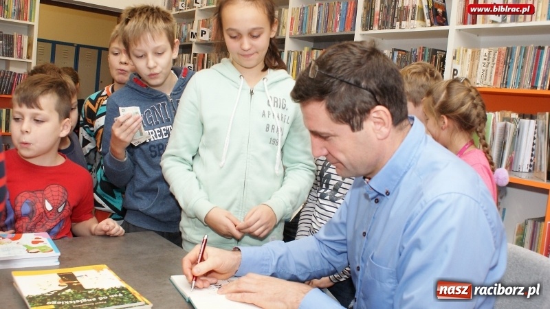 Zdjęcie w galerii na portalu naszraciborz.pl: Pisarz Paweł Beręsewicz spotkał się z czytelnikami w Markowicach wiadomości z regionu