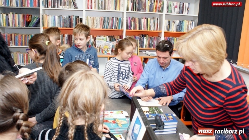 Zdjęcie w galerii na portalu naszraciborz.pl: Pisarz Paweł Beręsewicz spotkał się z czytelnikami w Markowicach wiadomości z regionu